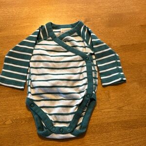 Green & white Hanna Andersson onesie 0-3